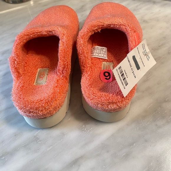 NWT Ugg Fuzz Sugar Terry Fluff Peach Bliss Slide Slipper/Shoe - Women’s size 6 - Picture 2 of 4